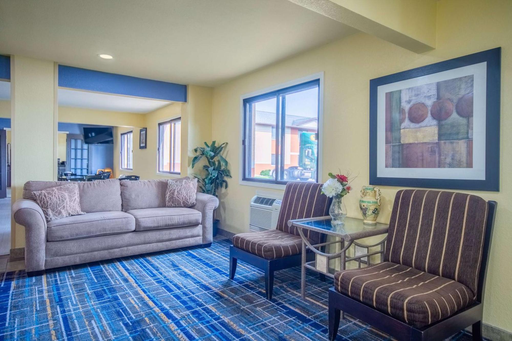 Days Inn & Suites By Wyndham Ватерлоо Экстерьер фото