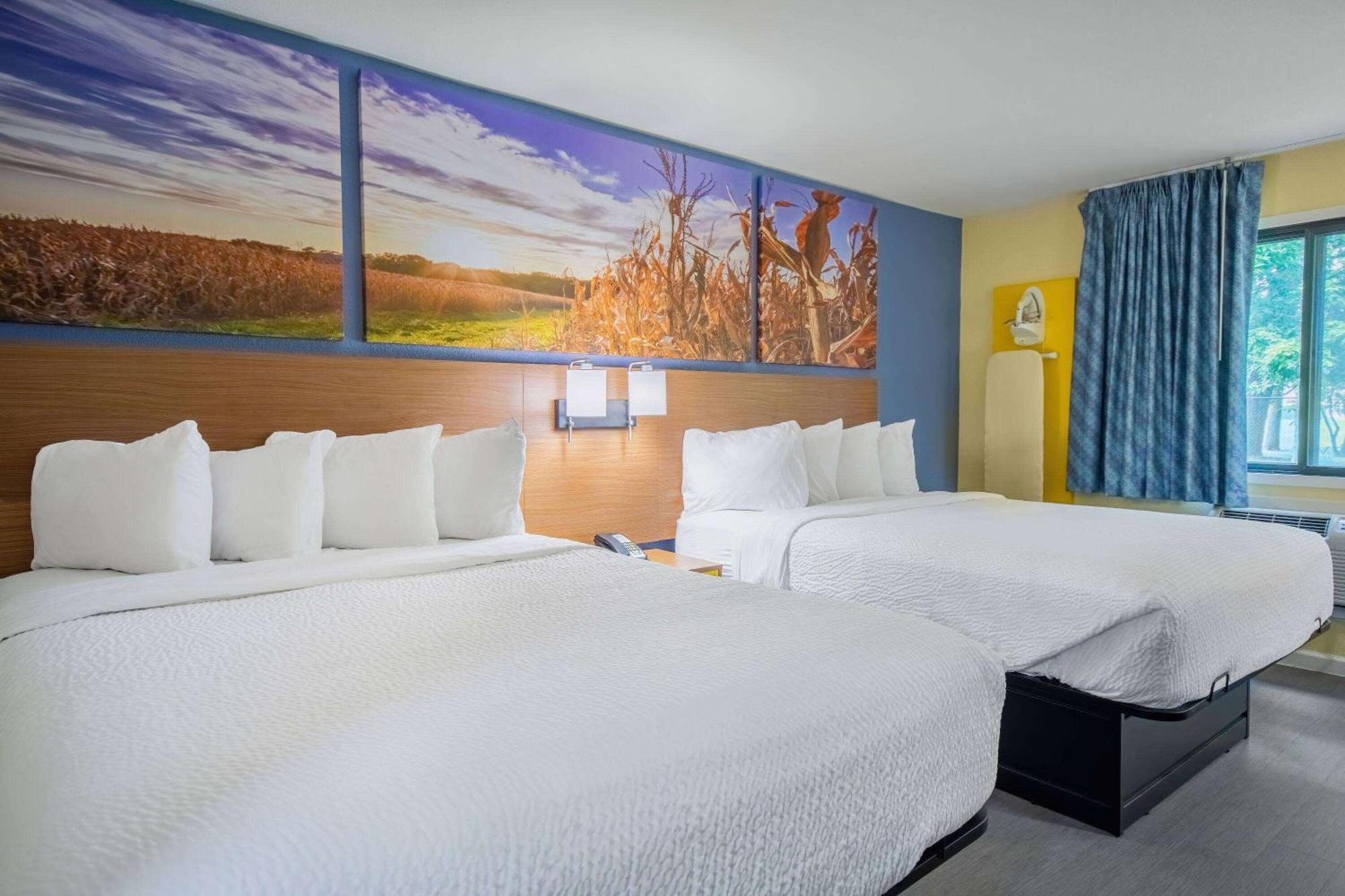 Days Inn & Suites By Wyndham Ватерлоо Экстерьер фото